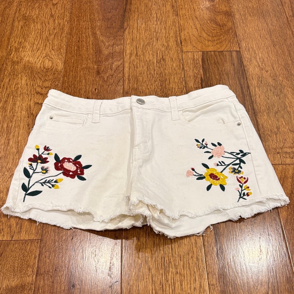 Blu Pepper White Floral Embroidered Boho Shorts